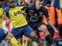 包含欧超杯集结日走向成谜，阿贾克斯再遭质疑，引发热议，轮换策略被讨论的词条