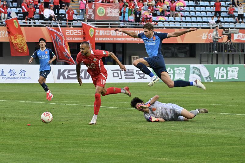 赛艇大师赛焦点战:东城雄狮队强势反弹蓬莱雷豹队,客场强势带走胜利。中场绞杀压制对手的简单介绍 赛艇大师赛焦点战:东城雄狮队强势反弹蓬莱雷豹队,客场强势带走胜利。中场绞杀压制对手的简单介绍