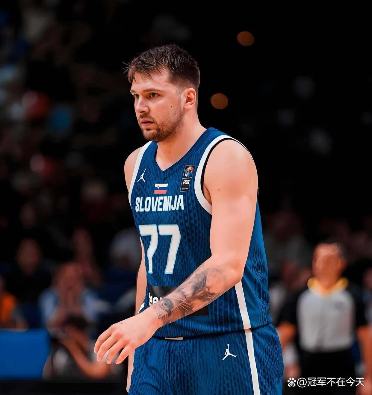 东契奇在澳大利亚队比赛中挺进下一轮，精彩发挥引发热议！的简单介绍